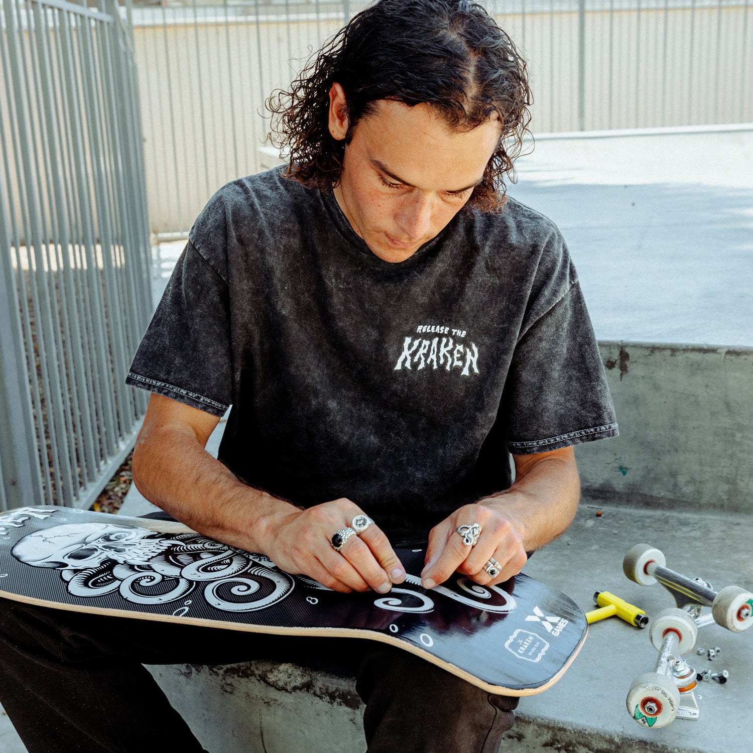 Artist of the Abyss: Thomas Fernandez Acid Wash Tee – Kraken Rum
